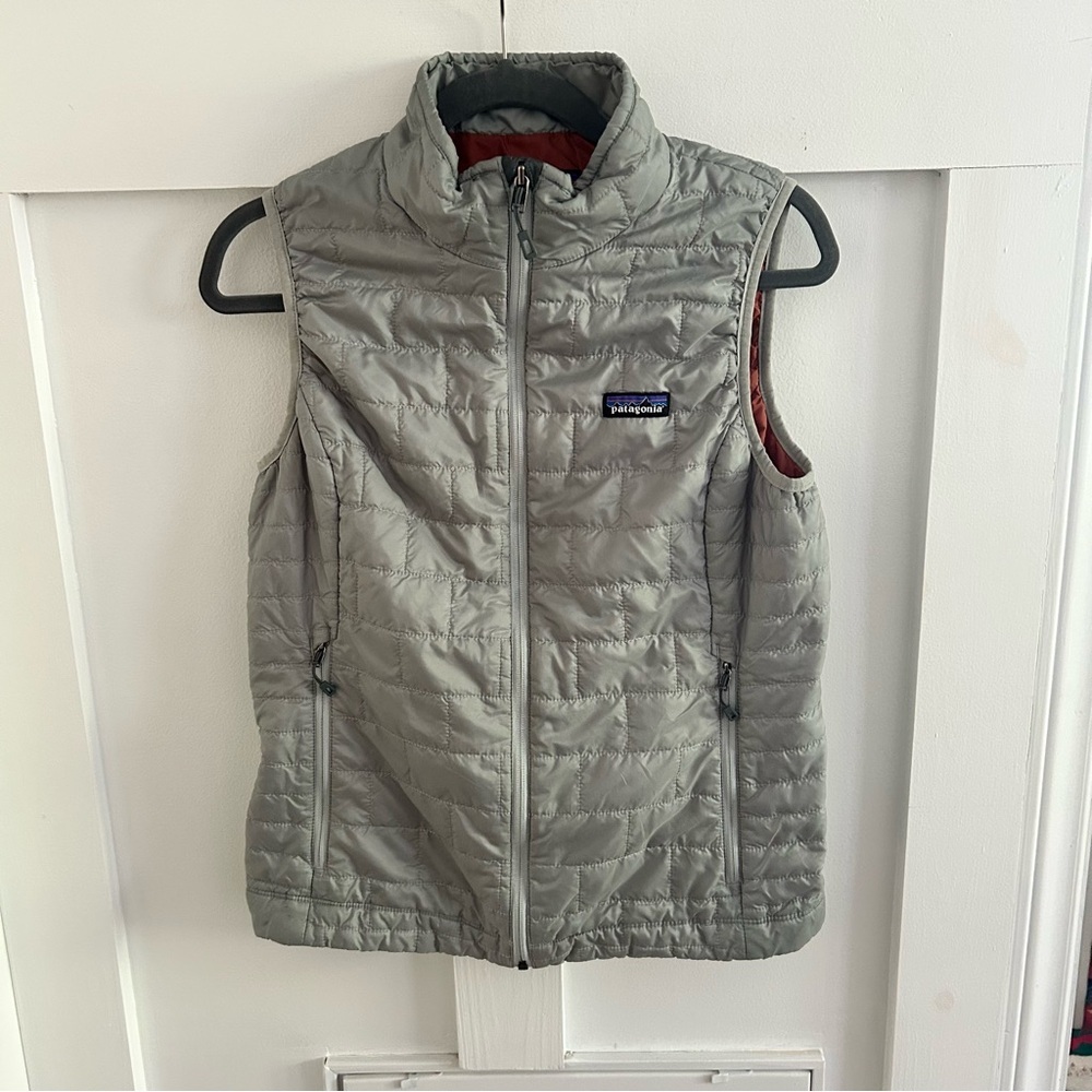 Patagonia Nano Quilted Vest in Light Gray silver women’s medium